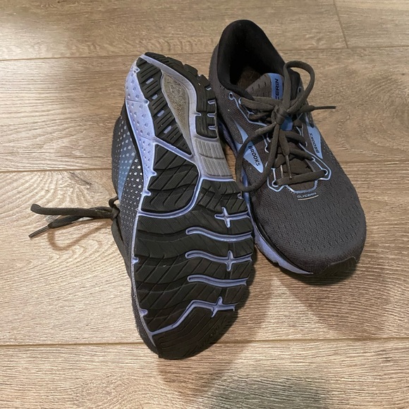 Brooks Runners - Picture 2 of 3